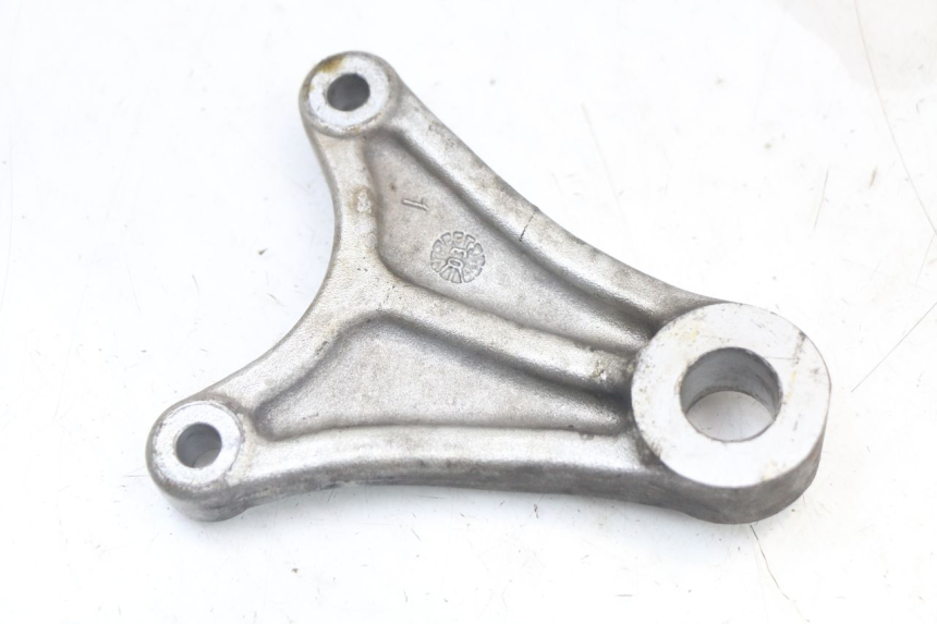 photo de SUPPORTO PINZA POSTERIORE SUZUKI GS F 500 (2004 - 2007) - Altra angolazione