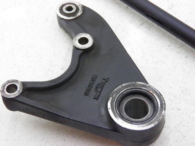 photo de SUPPORTO PINZA FRENO POSTERIORE TRIUMPH TROPHY 1200 (1996 - 2003) - Altra angolazione
