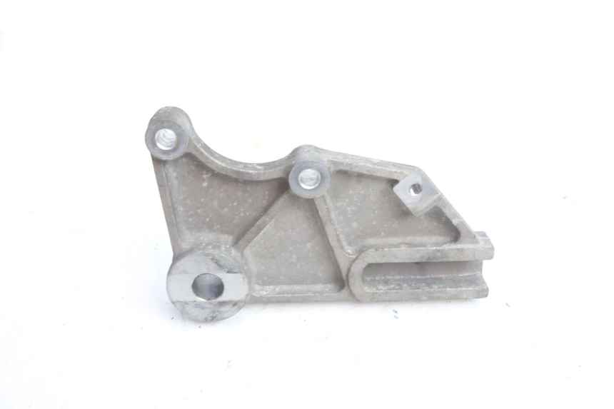 photo de SUPPORTO PINZA POSTERIORE DAELIM VJ ROADWIN 125 (2004 - 2007) - Dettaglio del componente