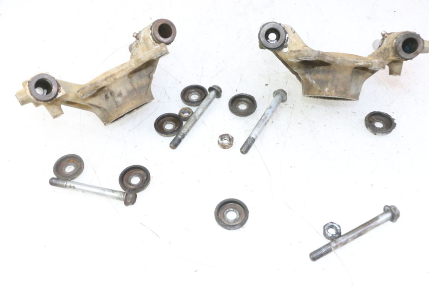 photo de SUPPORTO PINZA POSTERIORE YAMAHA YFM GRIZZLY 550 (2008 - 2015) - Zoom sui componenti