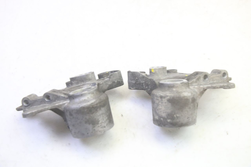 photo de SUPPORTO PINZA ANTERIORE PIAGGIO MP3 HPE 350 (2018 - 2020) - Dettaglio del componente