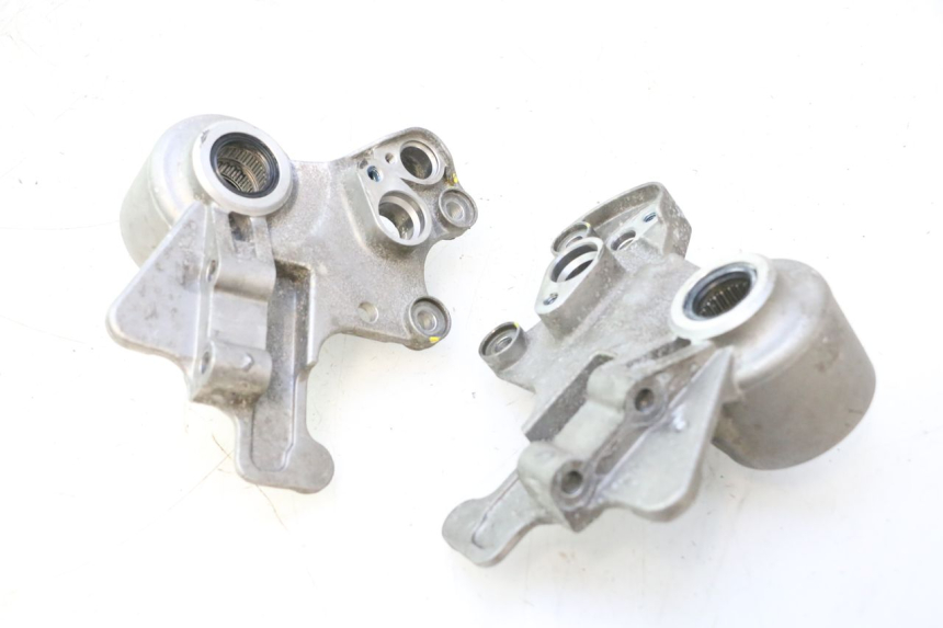 photo de SUPPORTO PINZA ANTERIORE PIAGGIO MP3 HPE 530 (2022 - 2026) - Dettaglio del componente