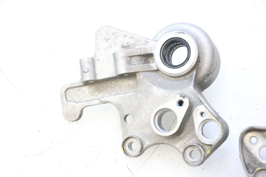photo de SUPPORTO PINZA ANTERIORE PIAGGIO MP3 HPE 530 (2022 - 2026) - Altra angolazione