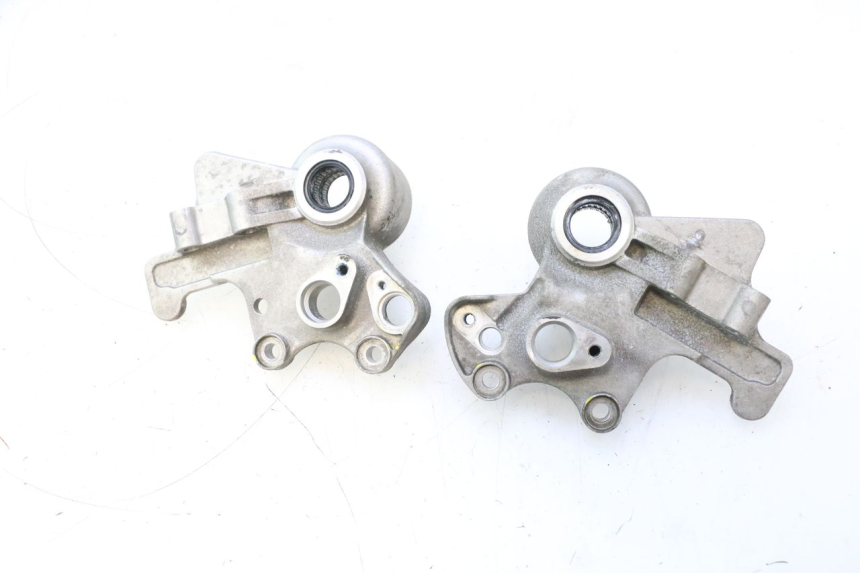 photo de SUPPORTO PINZA ANTERIORE PIAGGIO MP3 HPE 530 (2022 - 2026) - Primo piano tecnico