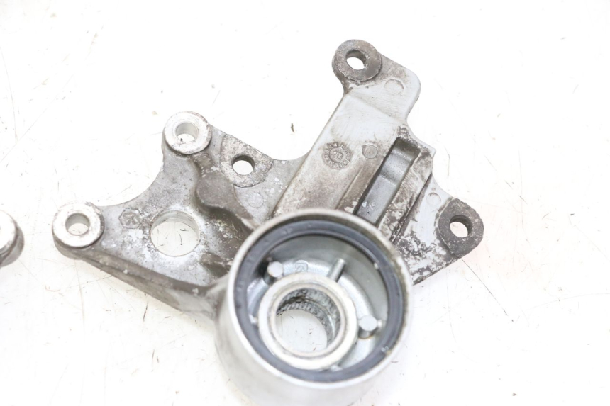 photo de SUPPORTO PINZA ANTERIORE PIAGGIO MP3 LT 300 (2010 - 2016) - Marcature e riferimenti originali