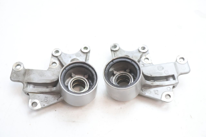 photo de SUPPORTO PINZA ANTERIORE PIAGGIO MP3 LT 300 (2010 - 2016) - Primo piano tecnico