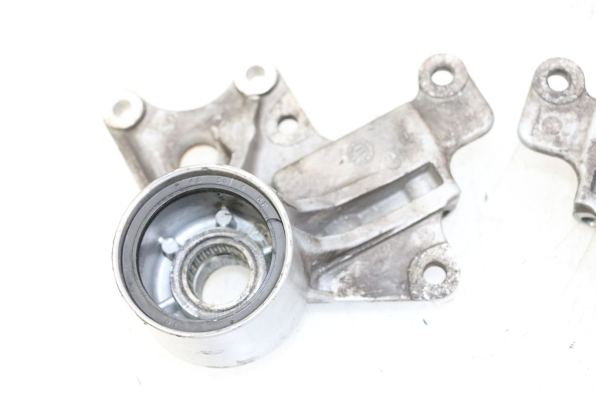 photo de SUPPORTO PINZA ANTERIORE PIAGGIO MP3 500 (2011 - 2015) - Dettagli dei punti di fissaggio