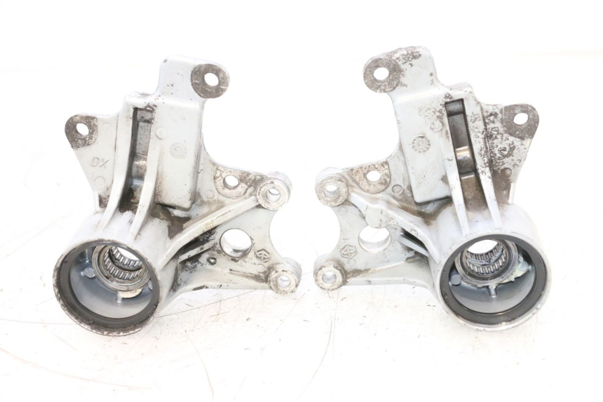 photo de SUPPORTO PINZA ANTERIORE PIAGGIO MP3 RL 250 (2006 - 2010) - Vista principale
