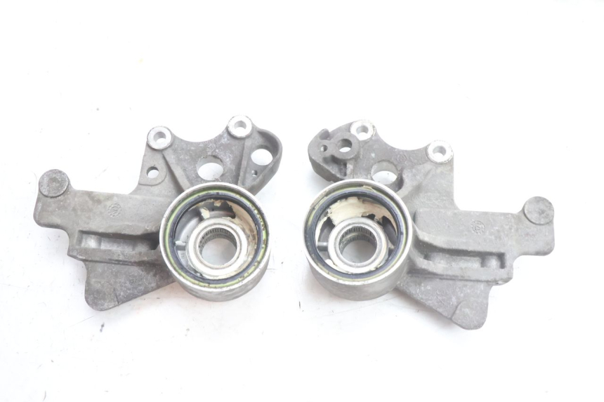 photo de SUPPORTO PINZA ANTERIORE PIAGGIO MP3 500 (2016 - 2018) - Altra angolazione