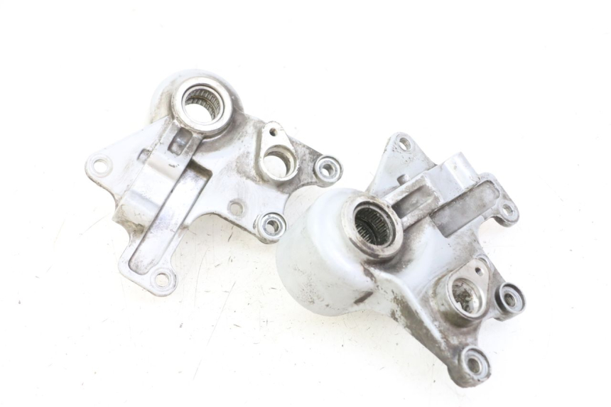 photo de SUPPORTO PINZA ANTERIORE PIAGGIO MP3 125 (2006 - 2014) - Altra angolazione