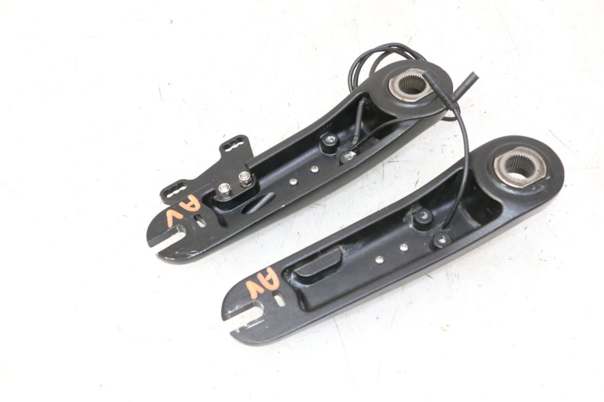 photo de SUPPORTO PINZA FRENANTE ANTERIORE DUALTRON VICTOR LIMITED 1 - Dettagli dei punti di fissaggio