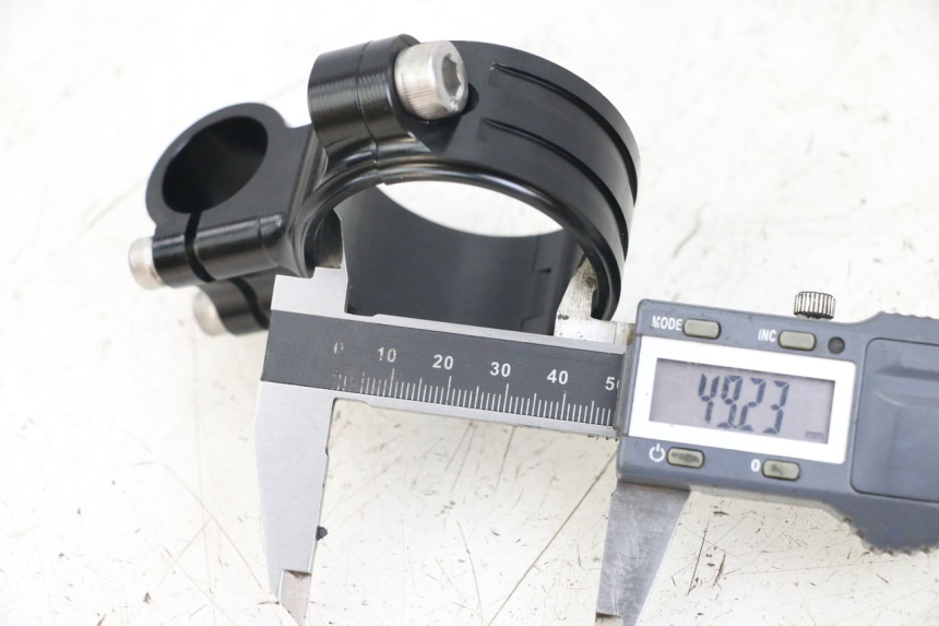 photo de MANUBRIO SUPPORTO ARCHIVE CAFE RACER 4T 50 (2019 - 2024) - Zoom sullo stato d'uso