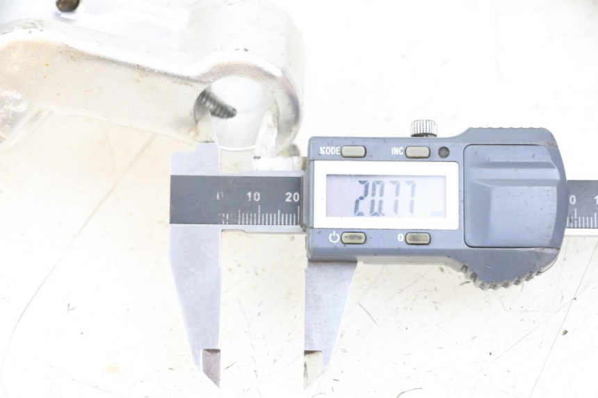 photo de MANUBRIO SUPPORTO GILERA DNA 50 (2000 - 2007) - Dettaglio del componente