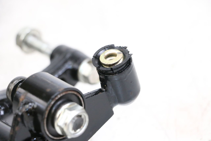 photo de SUPPORTO MOTORE KYMCO AGILITY 4T 50 (2018 - 2022) - Dettagli dei punti di fissaggio