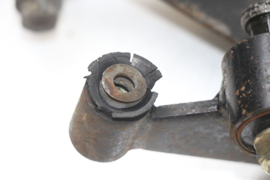 photo de SUPPORTO MOTORE KYMCO AGILITY CARRY 50 (2011 - 2020) - Dettagli dei punti di fissaggio