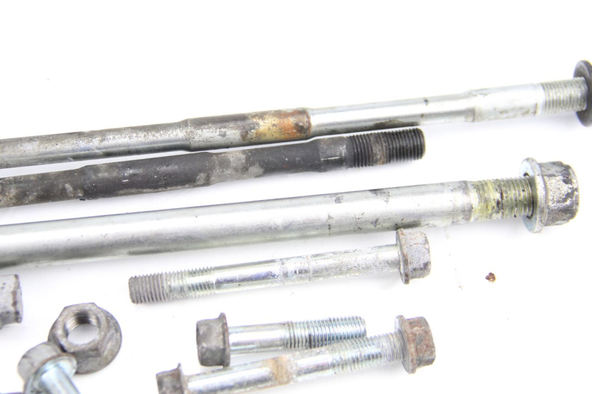 photo de SUPPORTO MOTORE HONDA CBR F SC21 1000 (1986 - 1992) - Dettagli dei punti di fissaggio