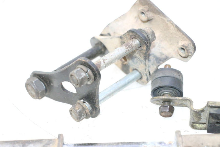 photo de SUPPORTO MOTORE SUZUKI DR S 600 (1985 - 1989) - Ricambio usato controllato