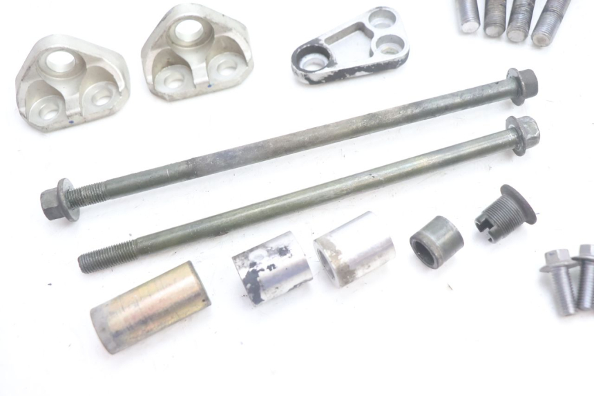 photo de SUPPORTO MOTORE YAMAHA FJR 1300 (2001 - 2005) - Altra angolazione