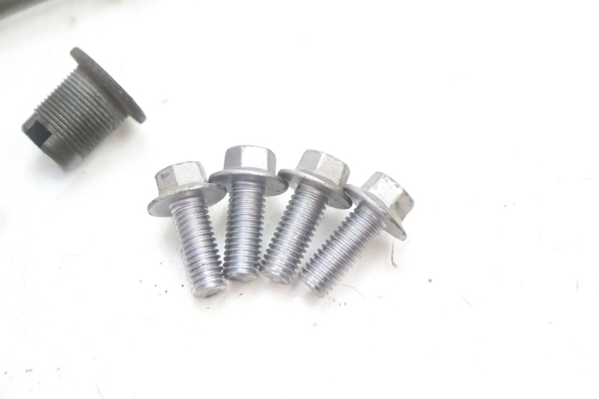 photo de SUPPORTO MOTORE YAMAHA FJR 1300 (2001 - 2005) - Primo piano tecnico