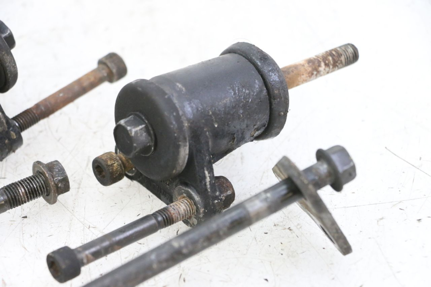 photo de SUPPORTO MOTORE KAWASAKI ZR7 ZR-7 S 750 (1999 - 2004) - Altra angolazione