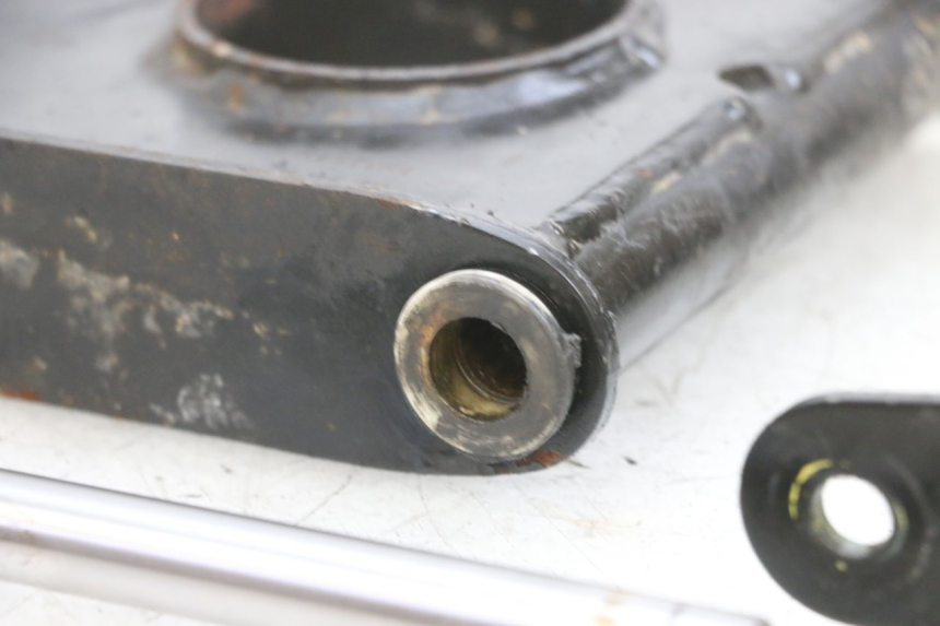 photo de SUPPORTO MOTORE PIAGGIO MP3 LT 400 (2007 - 2012) - Dettagli dei punti di fissaggio