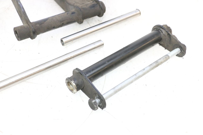 photo de SUPPORTO MOTORE PIAGGIO MP3 LT 300 (2010 - 2016) - Primo piano ad alta risoluzione
