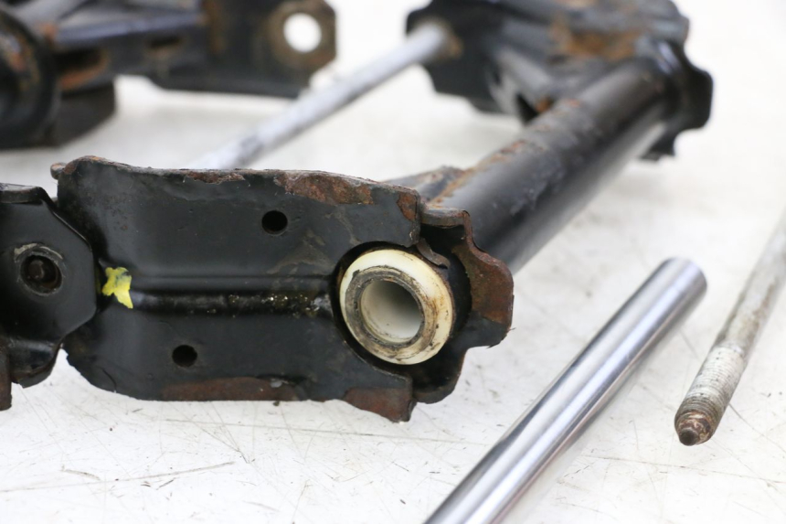 photo de SUPPORTO MOTORE PEUGEOT SATELIS COMPRESSOR K15 125 (2006 - 2009) - Primo piano tecnico