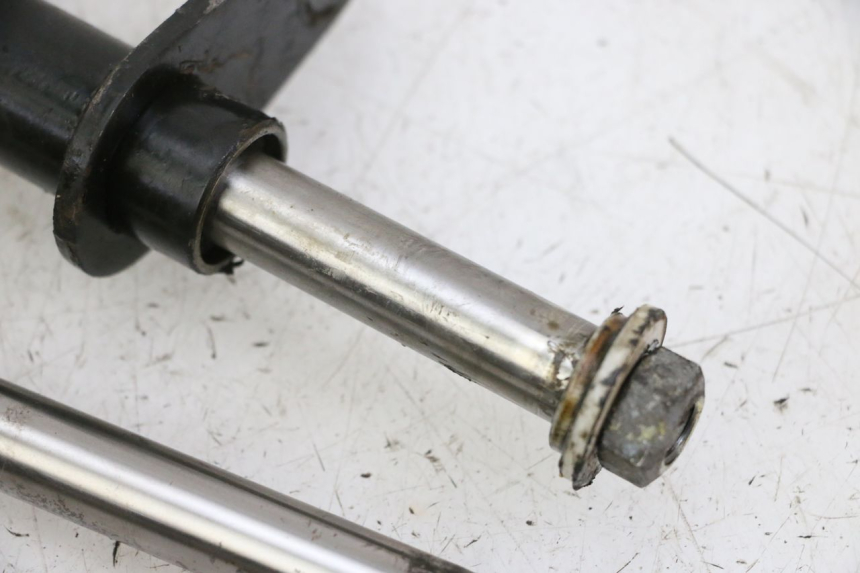 photo de SUPPORTO MOTORE PIAGGIO MP3 125 (2006 - 2014) - Dettagli dei punti di fissaggio