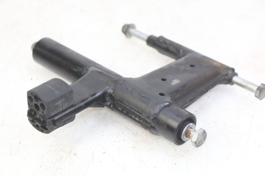 photo de SUPPORTO MOTORE APRILIA SCARABEO 100 (2003 - 2012) - Primo piano tecnico