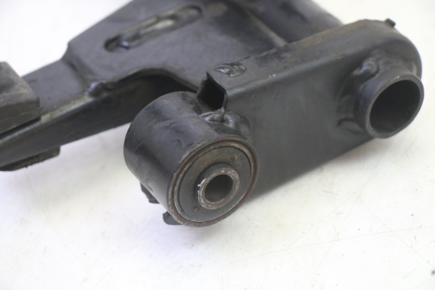 photo de SUPPORTO MOTORE PEUGEOT VIVACITY NEW 4T 50 (2008 - 2017) - Dettagli dei punti di fissaggio