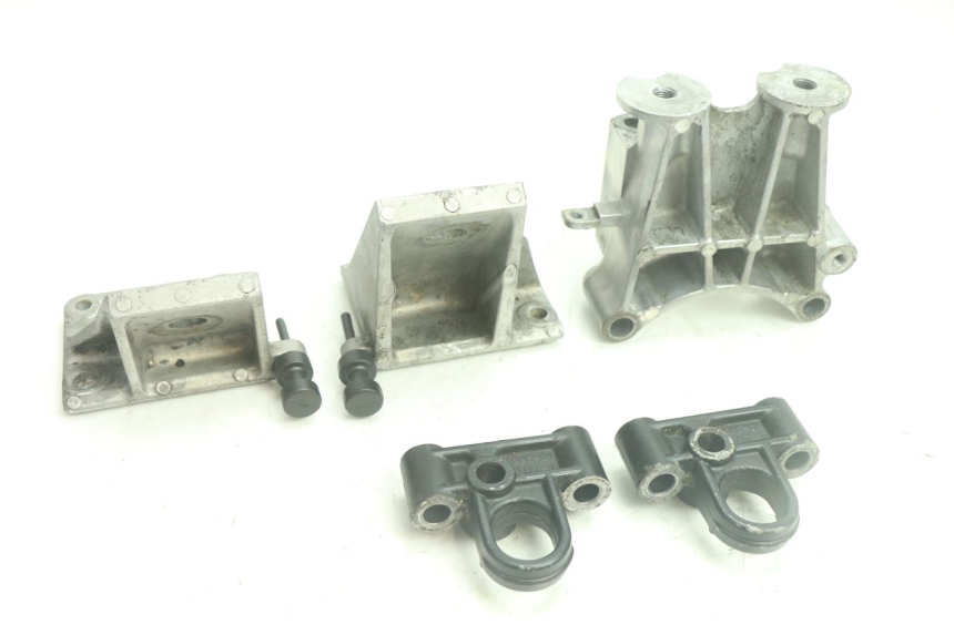 photo de SUPPORTO MOTORE YAMAHA WAVE RUNNER GP R 1200 (2000 - 2003) - Dettaglio del componente
