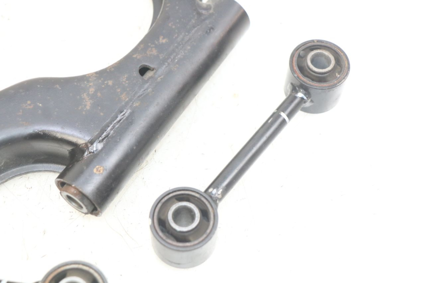 photo de SUPPORTO MOTORE YAMAHA X-CITY XCITY 125 (2007 - 2013) - Dettagli dei punti di fissaggio