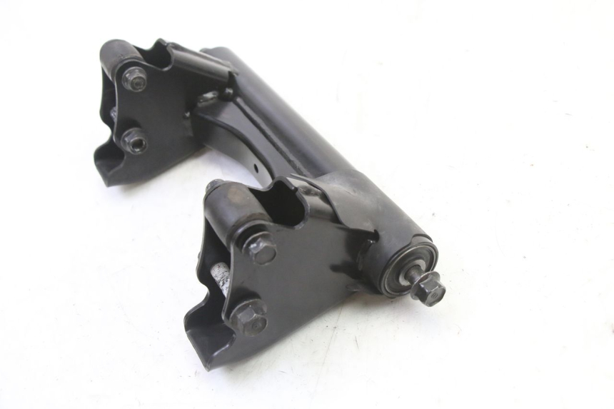 photo de SUPPORTO MOTORE YAMAHA XMAX X-MAX 125 (2021 - 2025) - Dettagli dei punti di fissaggio