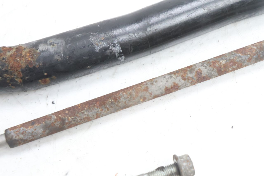 photo de SUPPORTO MOTORE YAMAHA XJR 1300 (1998 - 2002) - Dettagli dei punti di fissaggio