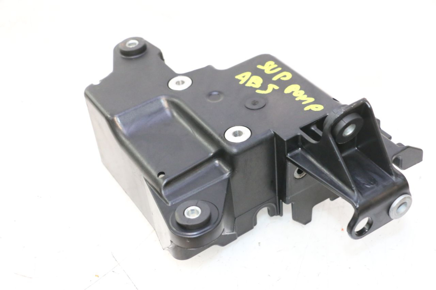 photo de STAFFA POMPA ABS PIAGGIO MP3 HPE 530 (2022 - 2026) - Dettaglio del componente