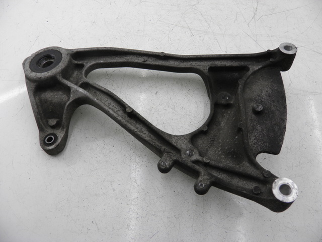 photo de SUPPORTO VASO HONDA SH 125 (2005 - 2008) - Primo piano tecnico