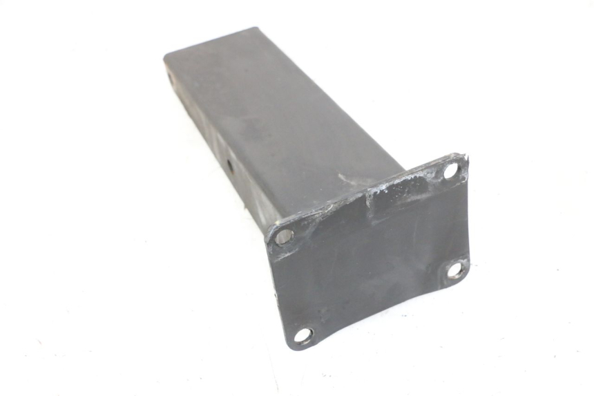 photo de SCARICO STAFFA QUADRO 4 4D 350 (2015 - 2018) - Primo piano tecnico