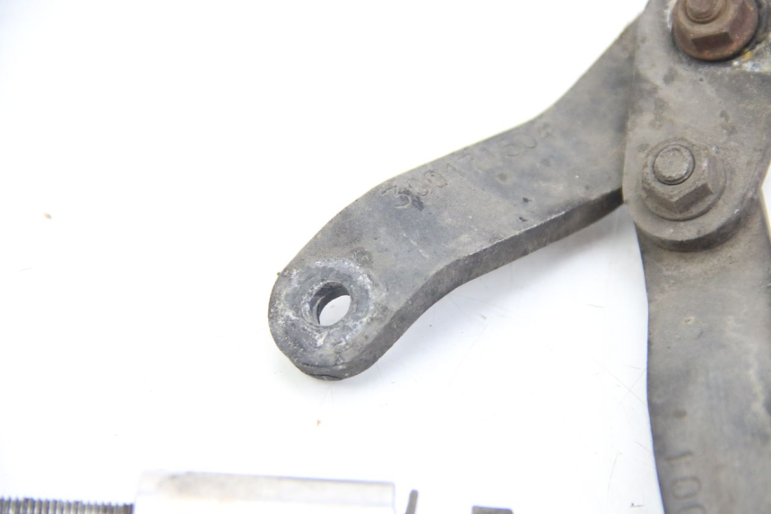 photo de SUPPORTO VASO DERBI BOULEVARD 50 (2009 - 2006) - Dettagli dei punti di fissaggio