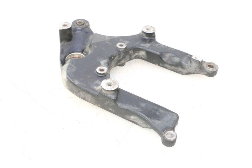 photo de SUPPORTO VASO SUZUKI BURGMAN 125 (2007 - 2014) - Dettagli dei punti di fissaggio