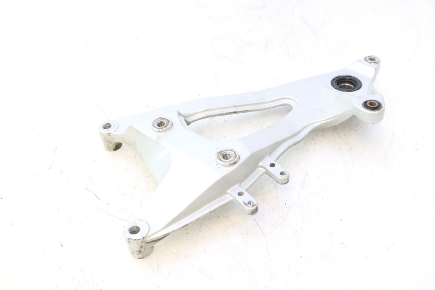 photo de SCARICO STAFFA CF MOTO E-CHARM 125 (2005 - 2008) - Dettagli dei punti di fissaggio
