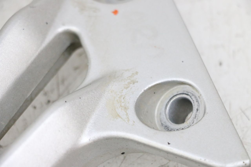 photo de SUPPORTO VASO YAMAHA FJR ABS 1300 (2006 - 2012) - Dettagli dei punti di fissaggio