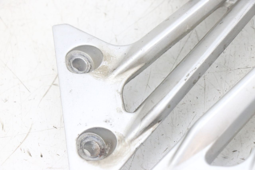 photo de SUPPORTO VASO YAMAHA FJR ABS 1300 (2006 - 2012) - Primo piano tecnico