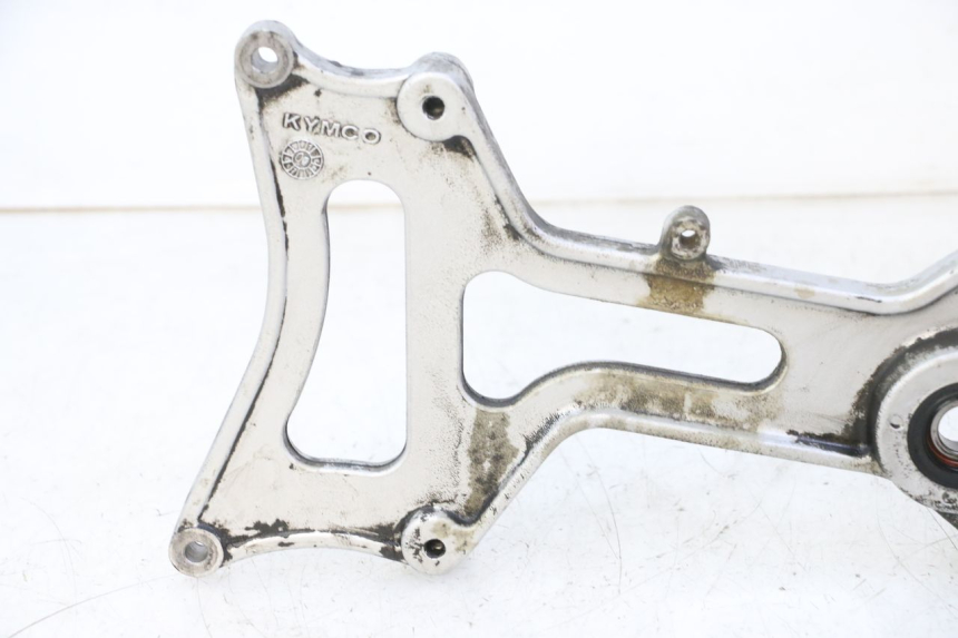 photo de SCARICO STAFFA KYMCO GRAND DINK 125 (2002 - 2007) - Primo piano tecnico