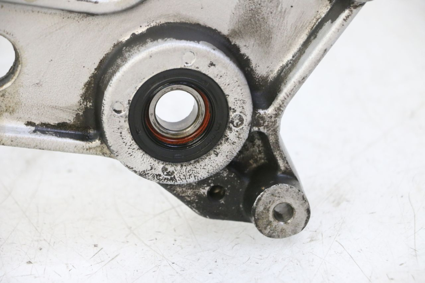 photo de SCARICO STAFFA KYMCO GRAND DINK 125 (2002 - 2007) - Dettagli dei punti di fissaggio