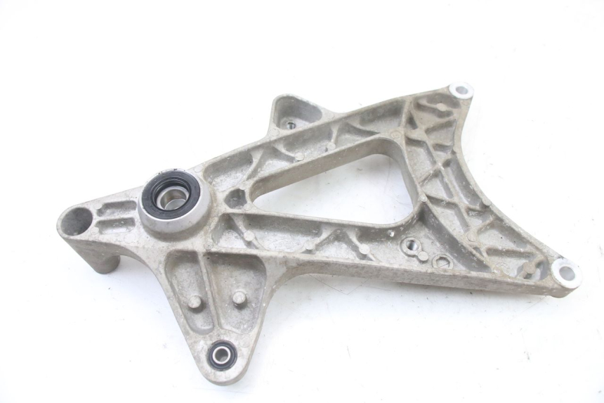 photo de SCARICO STAFFA HONDA PCX (JF57/JF64) 125 (2014 - 2018) - Primo piano tecnico