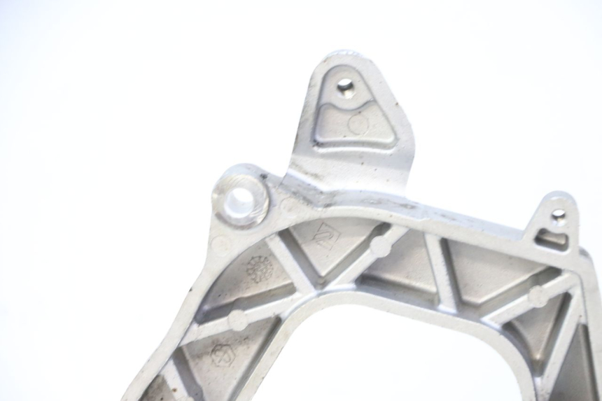 photo de SCARICO STAFFA PIAGGIO MP3 HPE 310 (2024 - 2025) - Primo piano tecnico