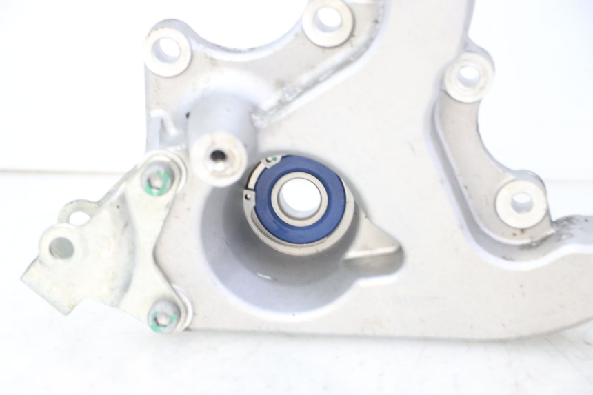 photo de SCARICO STAFFA PIAGGIO MP3 HPE 310 (2024 - 2025) - Dettagli dei punti di fissaggio