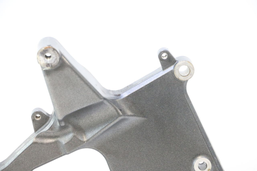 photo de SCARICO STAFFA PIAGGIO MP3 HPE 530 (2022 - 2026) - Primo piano tecnico