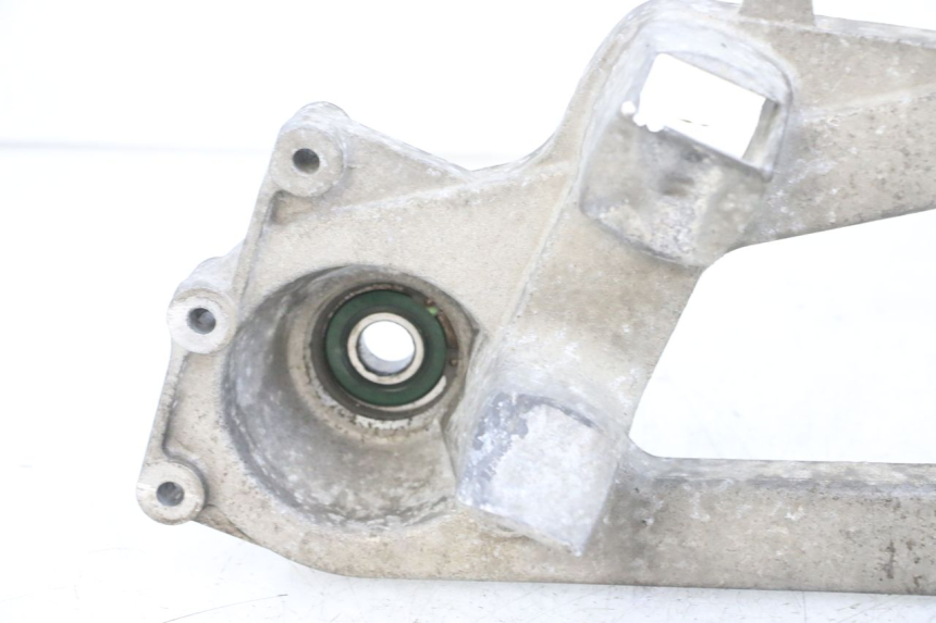 photo de SUPPORTO VASO PIAGGIO MP3 LT 400 (2007 - 2012) - Dettagli dei punti di fissaggio