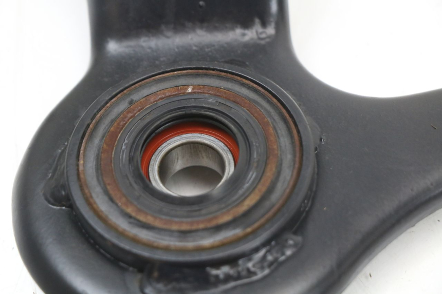 photo de SCARICO STAFFA KYMCO SUPER 8 4T 50 (2018 - 2020) - Primo piano tecnico